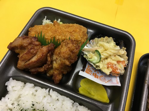 カニクリームコロッケとから揚弁当